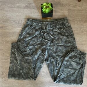 🦩🌴Orvis sage /green pull on joggers with pockets size M